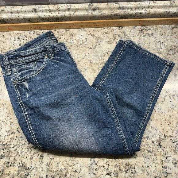 Silver Women's Suki Capri Jeans Size 18/L 22 1/2 Dark Wash Mid Rise Distressed - Picture 11 of 15
